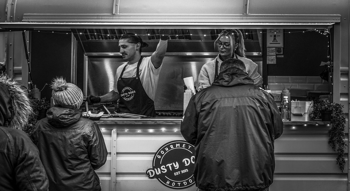 gee369's tweet photo. Cockermouth doing Taste Cumbria Christmas #visitcumbria #tastecumbria #shoplocal #sonyalpha #blackandwhitephotography #igerscumbria https://t.co/HKe91B0ecd