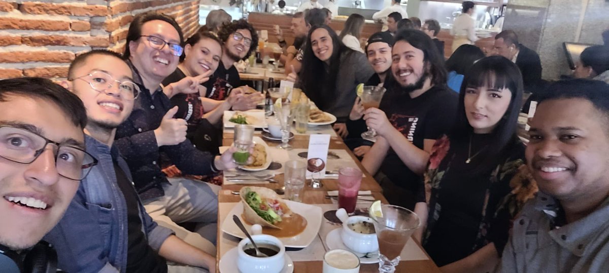Trabajar con este equipo todos los días es una experiencia maravillosa

 Este fue un muy buen año para <a href="/AsharaStudios/">Ashara Studios</a> y <a href="/KimochiVG/">Kimochi Games 💕</a> pero el próximo será aún mejor 🚀