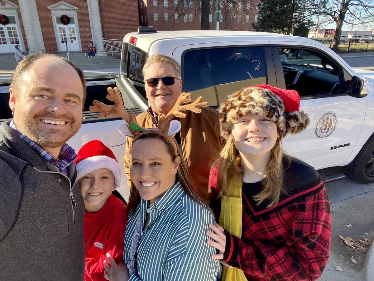 John_C_Russell's tweet photo. Merry Christmas!
@GreeneCountyMO at the Springfield Christmas parade https://t.co/JrcIQbQ1os