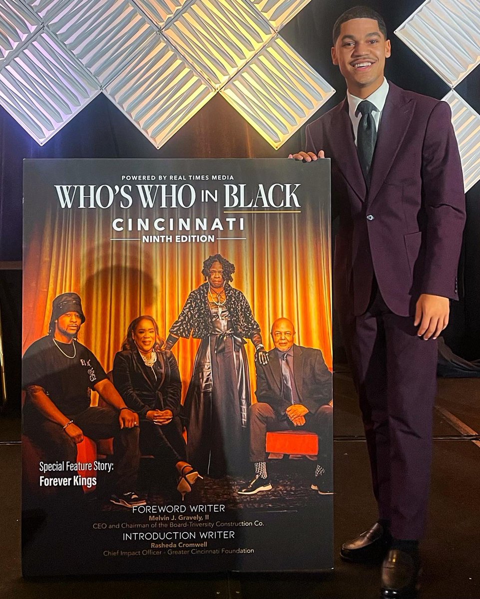 vadastephensii's tweet photo. Honored to be featured in the 9th edition of Who's Who In Black Cincinnati. Special thank you to my friends and family who came to celebrate this extraordinary accomplishment with me. Congratulations to all of the honorees, you inspire me everyday. #WWIB https://t.co/wY3USRz4Xd