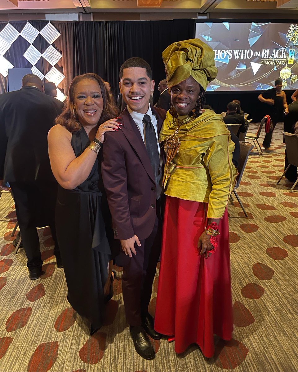 vadastephensii's tweet photo. Honored to be featured in the 9th edition of Who's Who In Black Cincinnati. Special thank you to my friends and family who came to celebrate this extraordinary accomplishment with me. Congratulations to all of the honorees, you inspire me everyday. #WWIB https://t.co/wY3USRz4Xd