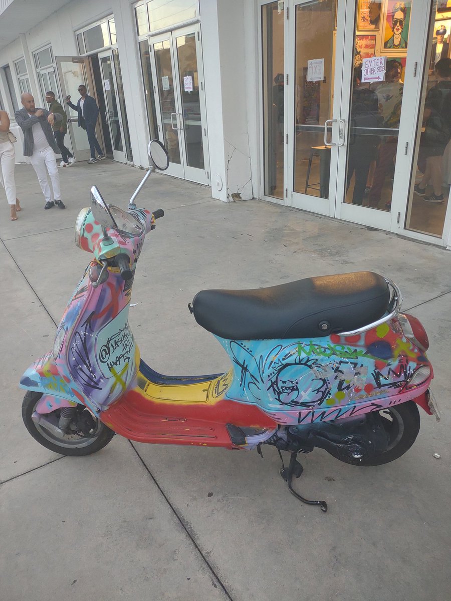 Hsinack's tweet photo. Súbete a mi moto...!!!
#ArtBasel24 #RedDotMiami https://t.co/szqO1iFEph