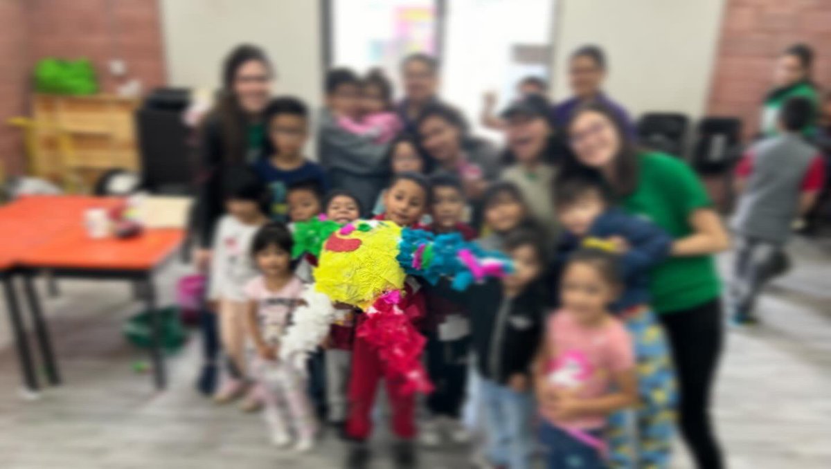 AlainSinuhe_'s tweet image. Día de #Piñatas y mucho mucho amor 💚 #CorazonesDelFuturo #VoluntariosLaComuna 💓