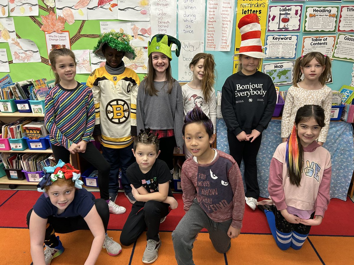 BruceBrucew10's tweet image. Silly hat, hair and sock day! @oprschool @PublicWalpole