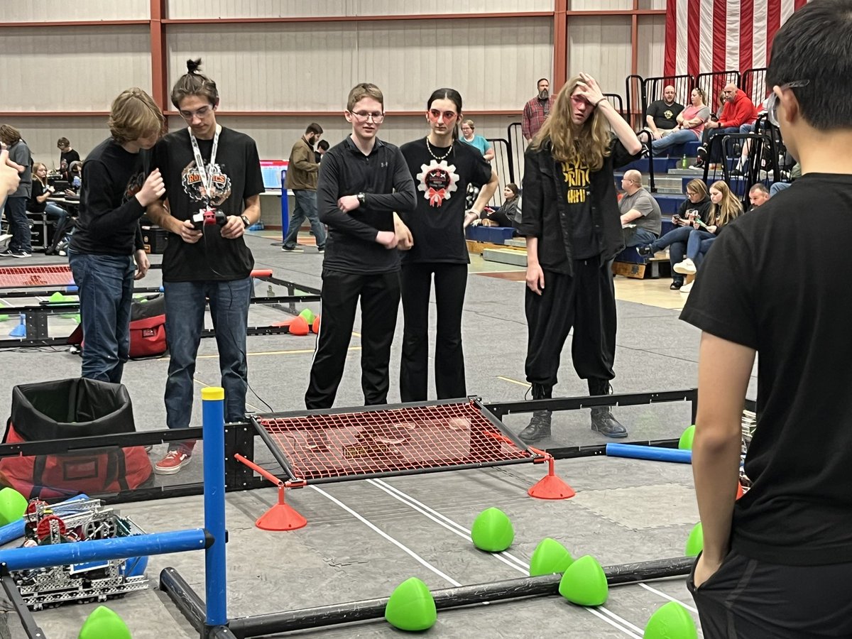 ALHSRobotics's tweet image. Congrats to 44012A and 44012B for qualifying to the elimination matches at Terra State VEX Competition.