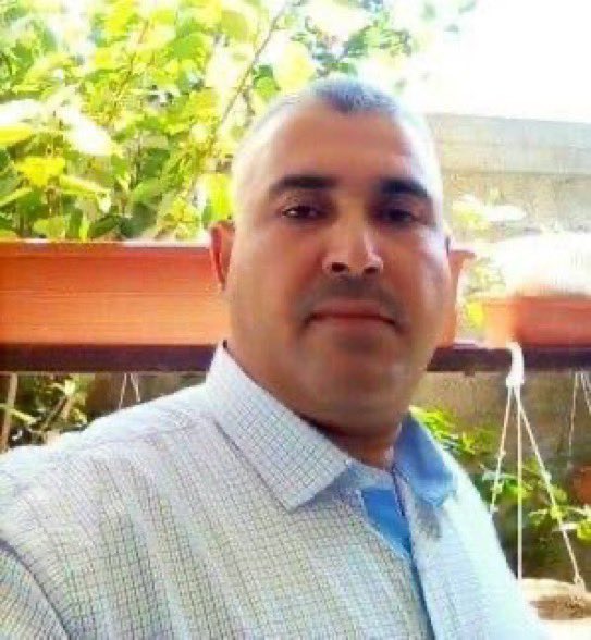 🚨🇮🇱 You know that guy Israel wants you to believe is a member of Hamas?

His name is Munir Qeshta al-Masry, a small business owner of an aluminium workshop in Beit Lahia. 

Forcing CIVILIANS to hold weapons to make Israel look better to the public?!

THIS IS A NEW LOW EVEN FOR