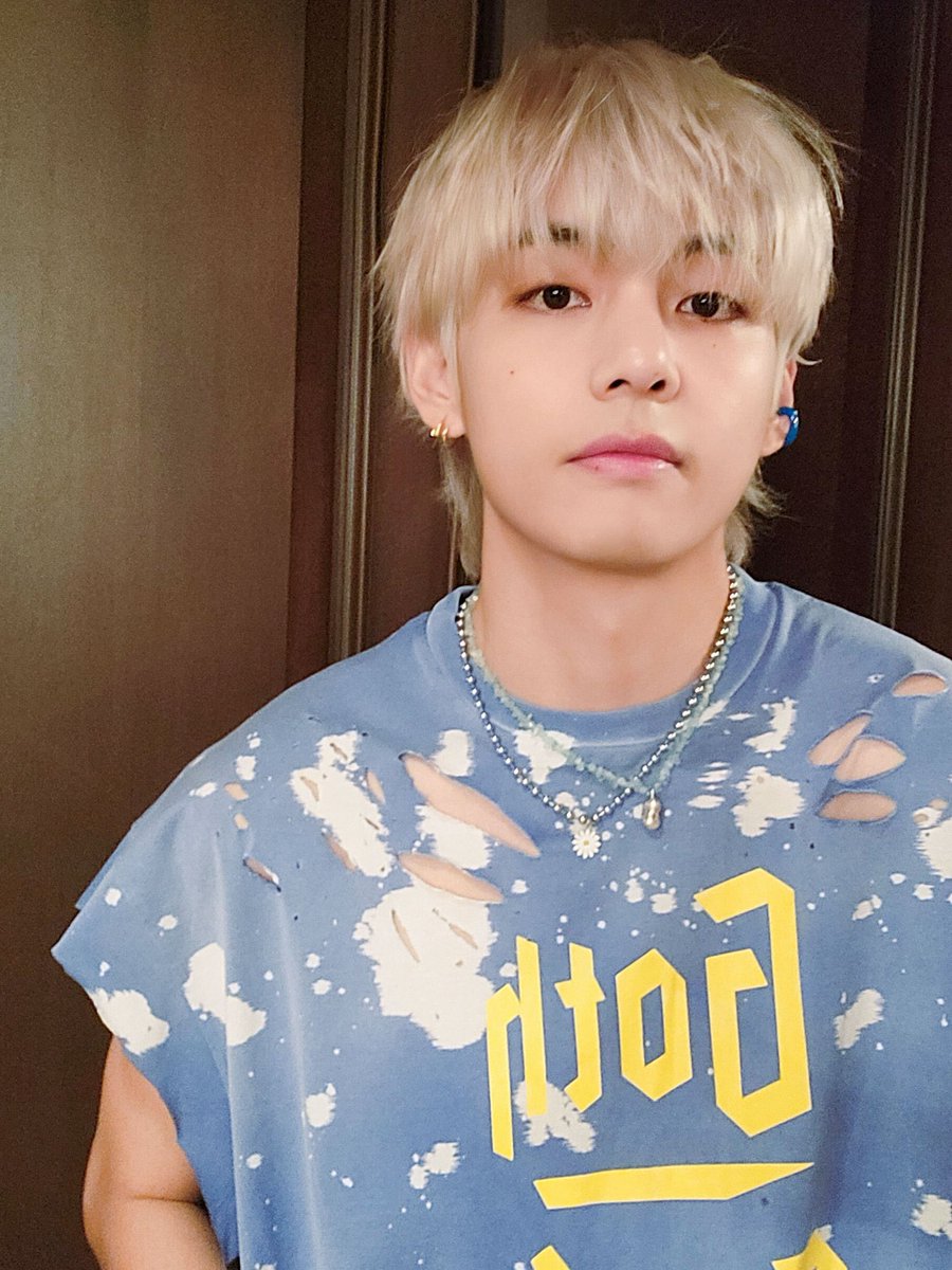 MinNG88907255's tweet image. #AdvanceHappyBirthdayTaehyung #ForV