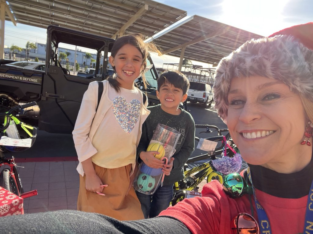 More fun from the Chief’s Toy Chest Event! #TCEpicAdventure #BeEpicColts <a href="/ValVerdeUSD/">Val Verde USD</a> <a href="/VVUSDPDPOA/">VVUSDPD Police Officer Association</a> <a href="/VVUSDPD/">VVUSD-Police Department</a>