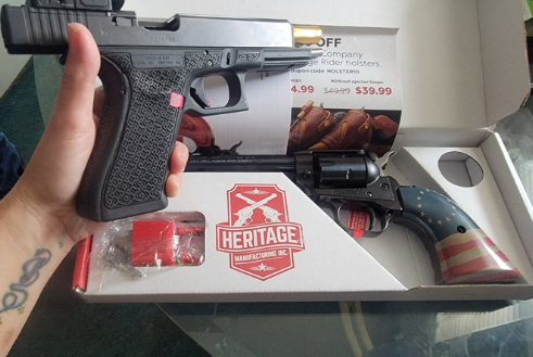 BluePandaKoala's tweet photo. @UAPmike sawan said they were cockroaches that need to be exterminated and that's it. not related to KMF. 
Bee on the other hand has actually engaged in death threats and openly saying in spaces she wants to shoot us and sent pictures of her husband's guns, visible serials. https://t.co/PpMhkfihl0