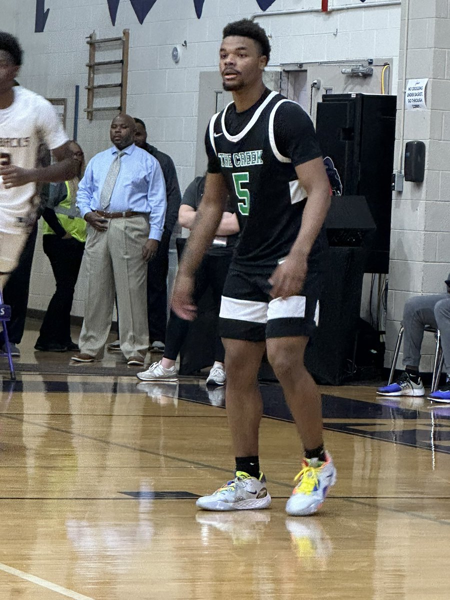 West Liberty commit Machi Chester 2024 6’3 shooter for @RocCreeksports at <a href="/TheBashHoops/">Mr.Bash</a> 
<a href="/chii4k_/">Machi Chester</a> 
<a href="/WLU_Hoops/">West Liberty Hoops</a>