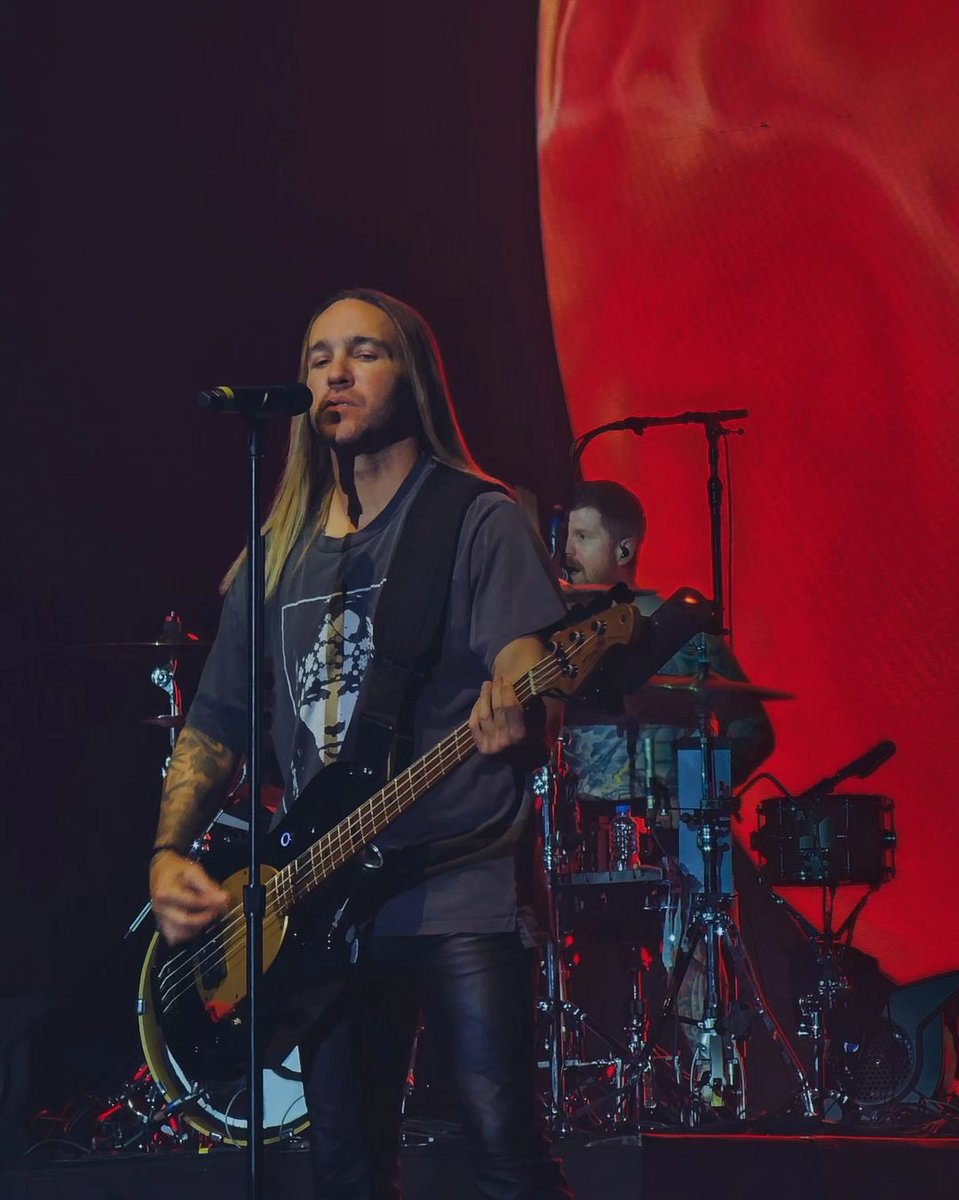 fobbieupdates's tweet photo. Fall Out Boy at the Smart Araneta Coliseum in Manila, Philippines

📸 stephenchwe on Instagram https://t.co/wjavLCNQPA
