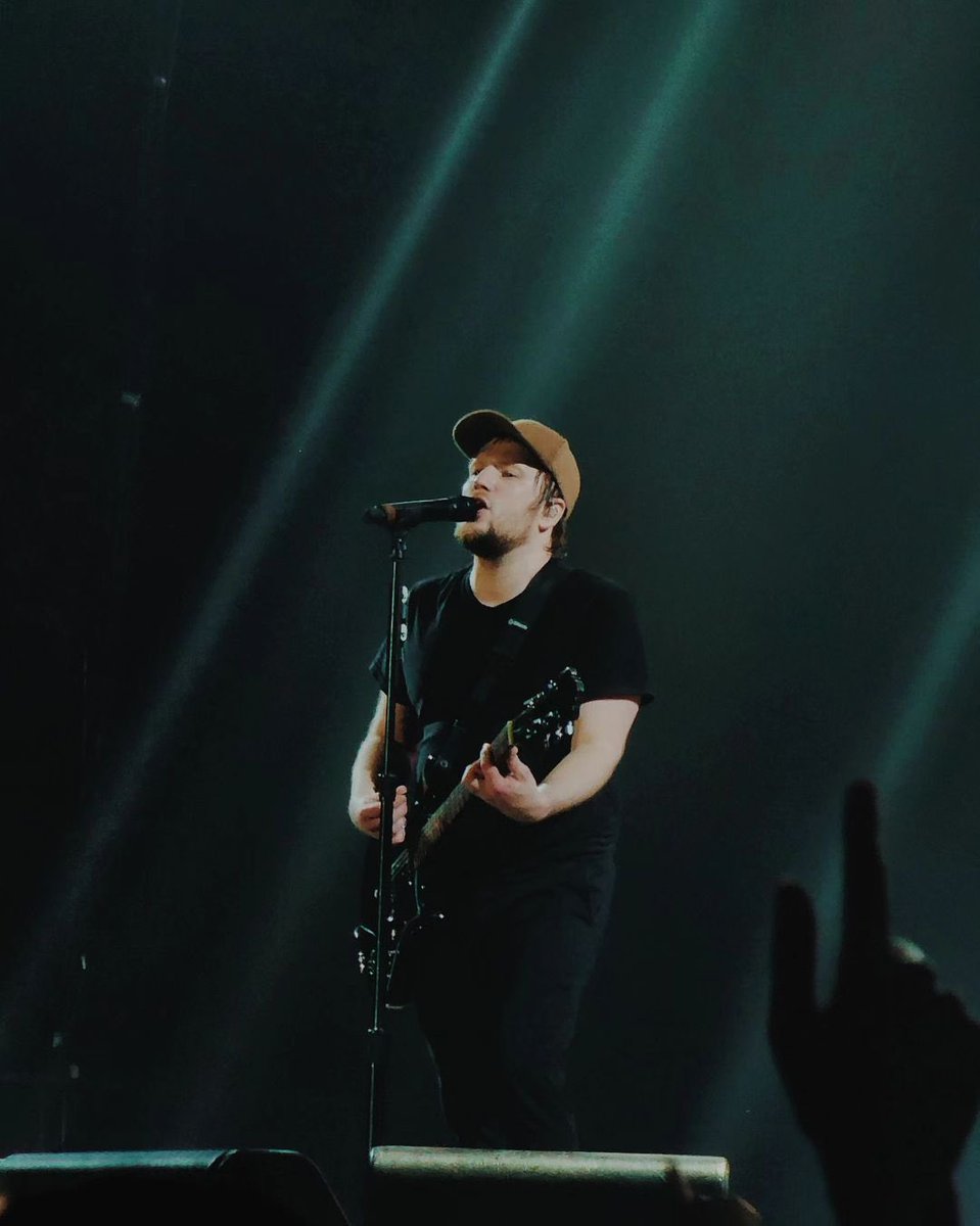 fobbieupdates's tweet photo. Fall Out Boy at the Smart Araneta Coliseum in Manila, Philippines

📸 stephenchwe on Instagram https://t.co/wjavLCNQPA