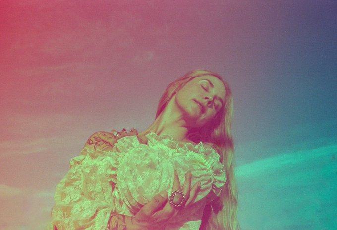 Hey babies I&rsquo;m doing Skype shows right nowwww !!!  https://t.co/xfu4Je2fXb  35% off Next 100 subs new