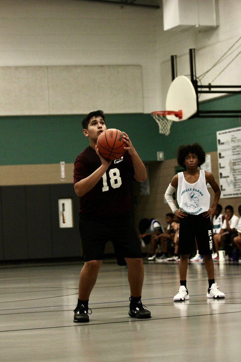 aguayojoshua63's tweet photo. Game winner. 39-37 #AZDCoyotes over Sheely Farms. #TESD @tollesonbball #353loading #bigboisquad https://t.co/5IA8QMyGvH