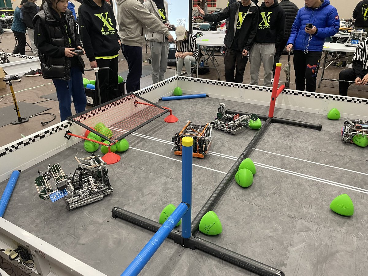 Awesome watching students from @WVSAcademy Robotics competing at the Gord Trousdell Ten Ton Robotics VRC Tournament. @WestVanSchools