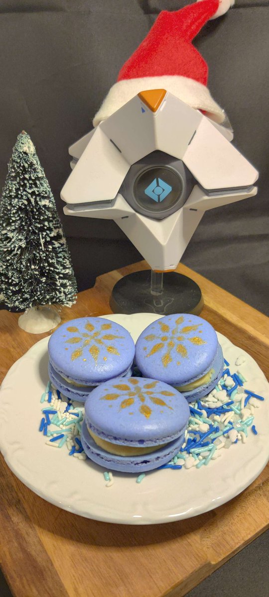 Eden_8_Bit's tweet photo. Periwinkle blue macarons to celebrate the Dawning.

Vanilla bean shells with white chocolate ganache. 

Happy Dawning, Guardians!

#DawningBakeOff #Destiny2
@Destiny2Team @DestinyTheGame https://t.co/Sh3HvciWs5