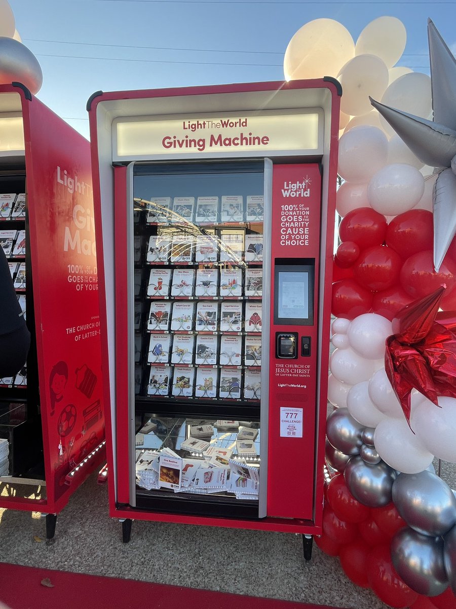 DavisSuliane's tweet photo. Come light the world✨ 
📍 Grapevine, Tx
#lighttheworld #thegivingmachine https://t.co/J07szgjTFb