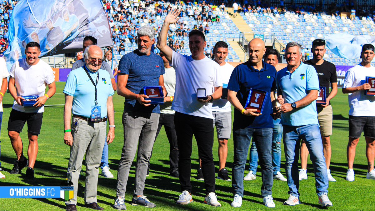 OHigginsoficial's tweet photo. 🔰¡A 10 años del título!  ¡Grande campeones! 👏🏻 

Esta tarde en el Estadio El Teniente brindamos un lindo reconocimiento al plantel campeón con O’Higgins el 2013 ¡Un hermoso momento junto a los hombres que hicieron historia en la Celeste! 🇧🇼

#VamosLaCeleste 🇧🇼 https://t.co/cdyxiLiolk