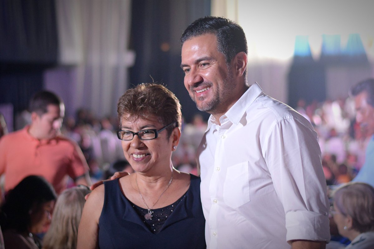 MYunesMarquez's tweet photo. Siempre es un gusto platicar y compartir momentos con todos y todas ustedes. 

Gracias por sus muestras de cariño y afecto, nos llenan de alegría y nos motivan a trabajar aún más fuerte. https://t.co/4N9eRhg6k9