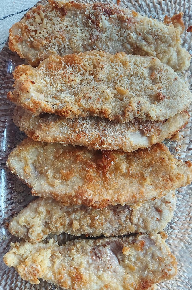 Recettesrecipes's tweet photo. #recette escalope de porc panée 
#filet de porc 3 pièces
#farine  3 c. à s
#chapelure  4 c. à s
#œuf  1
#marinade 
#Sel 1 c. à c
#poivre noir 1 c. à c
#sucre 1 c. à c 1 c. à c
#gingembre écrasé 1 c. à c
#Ail écrasé 1 c. à c

Lien pour la #recette :
https://t.co/jn6AOj2YwA https://t.co/QtOciTcsNd