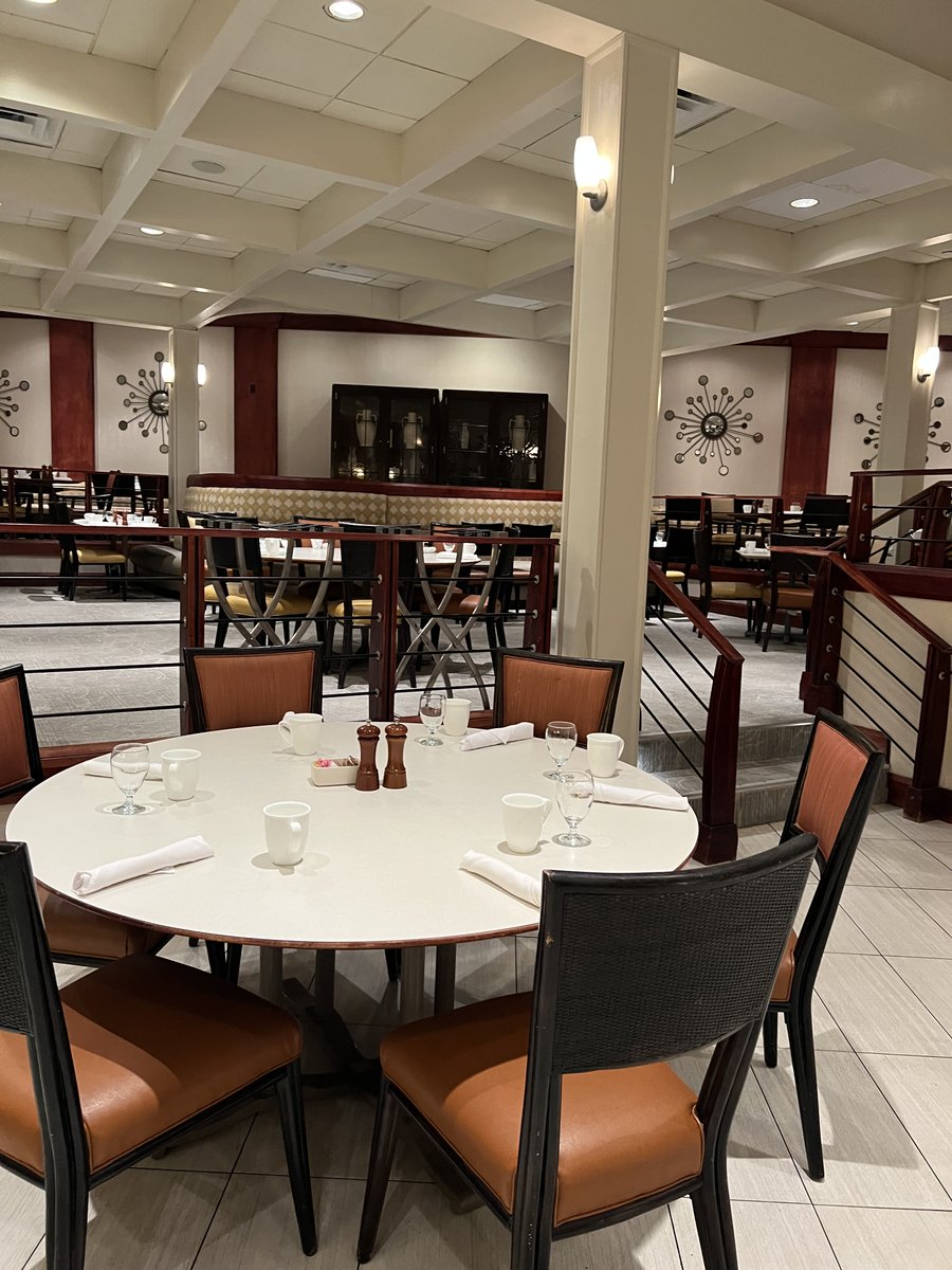 sandkeyresort's tweet photo. Table for 2? 4? 6? #RustysBistro at #sheratonsandkey #clearwaterbeach Book your #christmasday dinner at #opentable https://t.co/uOMGBcJdfp