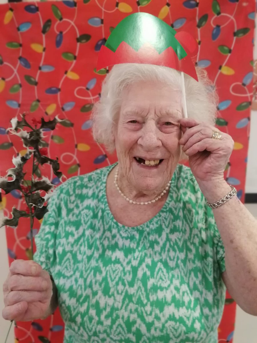 MoorePlaceEsher's tweet photo. Christmas fun on a Saturday afternoon 🎄❤️ 

#Christmas #Esher #Carehome #Activities https://t.co/8wfahD5Epv