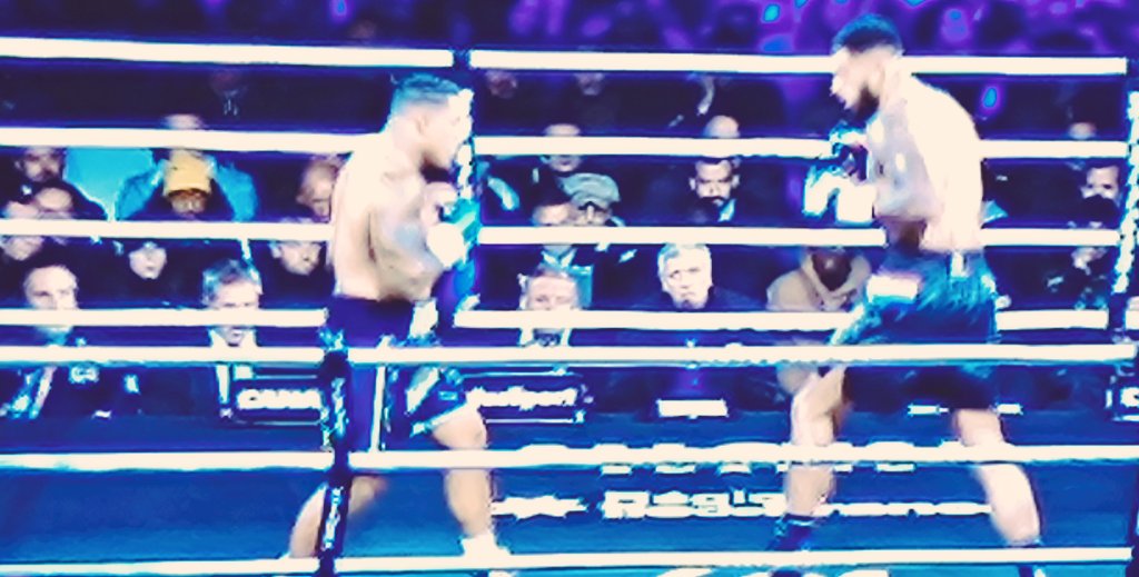SamDeghout's tweet photo. #RyadMerhy n'a pas volé sa victoire ..
La vraie question c'est de savoir pourquoi #TonyYoka n'impose pas son gabarit et boxe avec le frein à main . https://t.co/CVI2OwIIl1