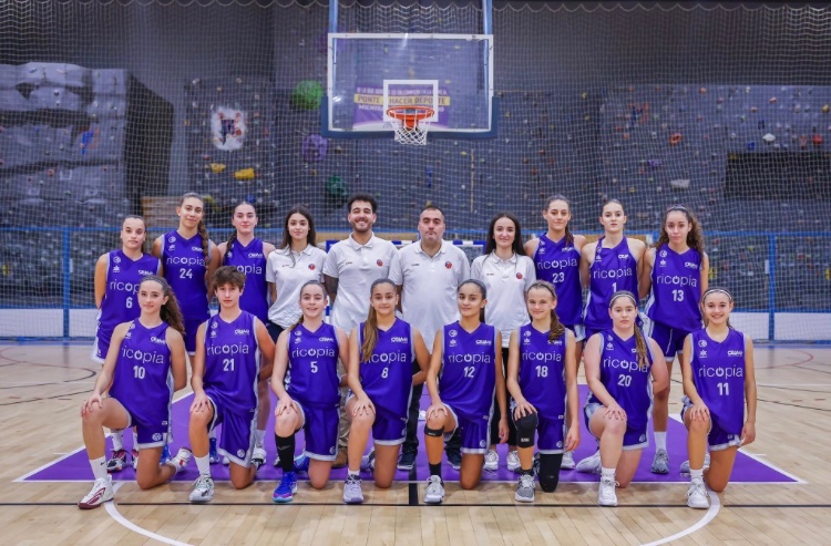 CBJuanDeAustria's tweet photo. Victoria de nuestras cadetes en la seminifal ‼️

CBJA 50 - 47 Estudiantes

Increíble victoria en la prórroga gracias a la garra de nuestras chicas ⛹🏻‍♀️

#eljuandesuma #CBJA #laFamiliaMorada #elJuandeSuma #basketball #baloncesto https://t.co/oQ7jF4tBrL
