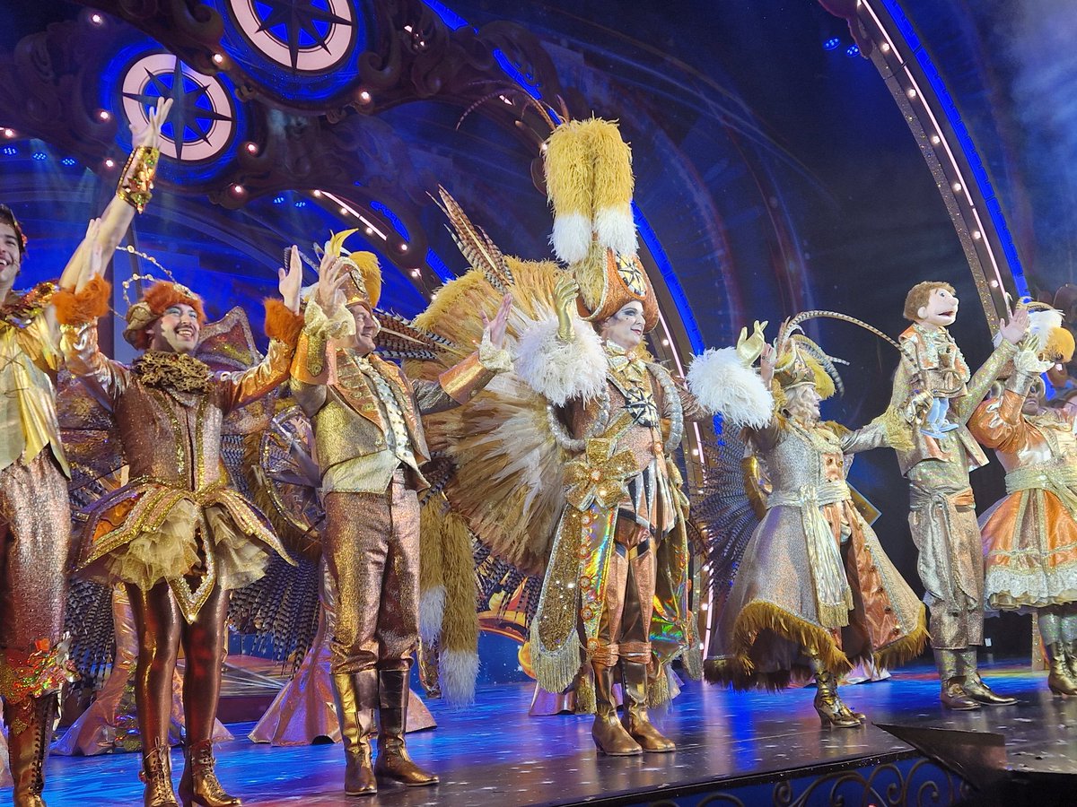 Always a highlight of the festive season to go to <a href="/PalladiumPanto/">The London Palladium Pantomime</a> and this year's production, 'Peter Pan' is definitely one of their best.
A fantastic cast and some brilliant moments. Such a spectacular show.