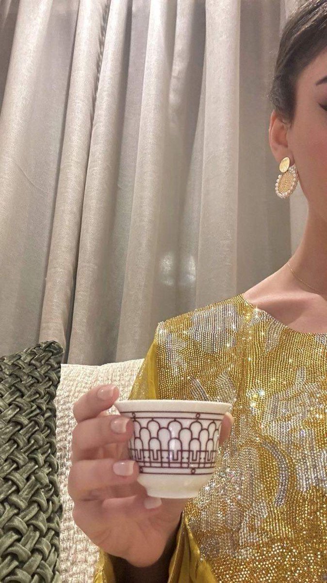 سُبحان مُقلّب القلوب، 
و مُغيّر مقامات الناس في قلوبنا👌🏻🩵