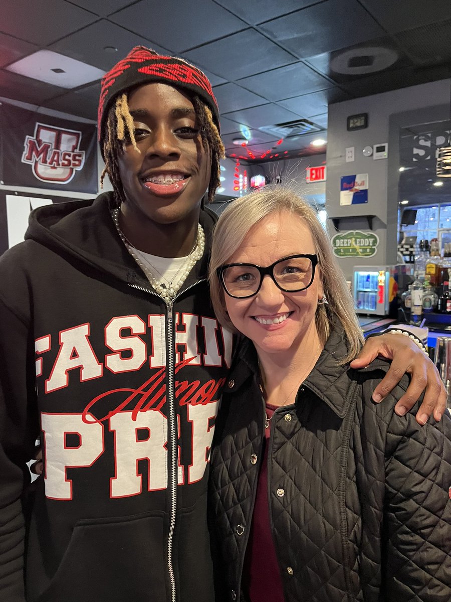 SusanB3392973's tweet photo. @robertdav1sjr  It was so nice to see you tonight!  Keep working hard on and off the court!! https://t.co/RFhOAy4cfi