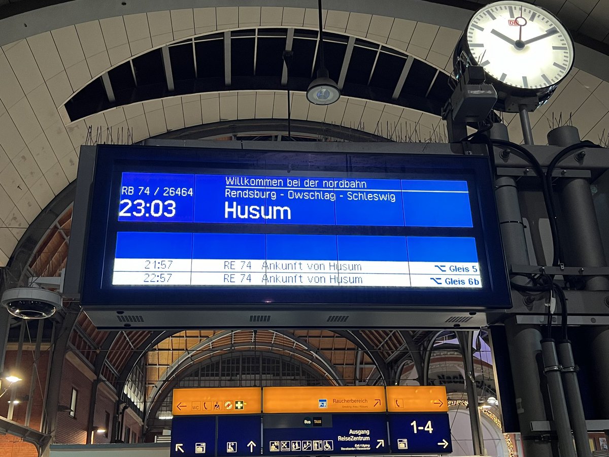 Alles Gute, Nordbahn! Um 23:03 ist der erste Zug im Netz Nord gestartet. Mehr als 30 Teammitglieder waren auf der Fahrt nach Husum mit dabei. Guten Rutsch ins neue Fahrplanjahr und viel Erfolg!