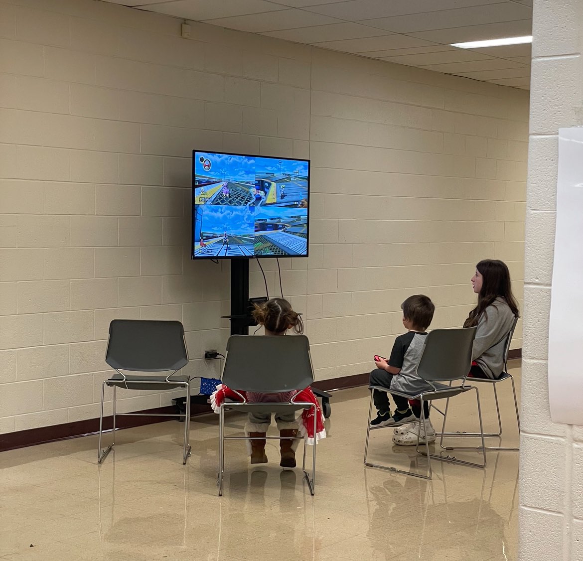 ms_rife_ela's tweet photo. The Boys Volleyball Tournament ended today. I had an AMAZING time these few  weeks w/@MissSandow, Builders Club &amp; NJHS students @ CMS supporting our Twisters, watching the 7th grade boys earn their win &amp; raising money at concessions for a good cause!🌪️💙🏐#twisterpride #WeAre146 https://t.co/B81amquZAl