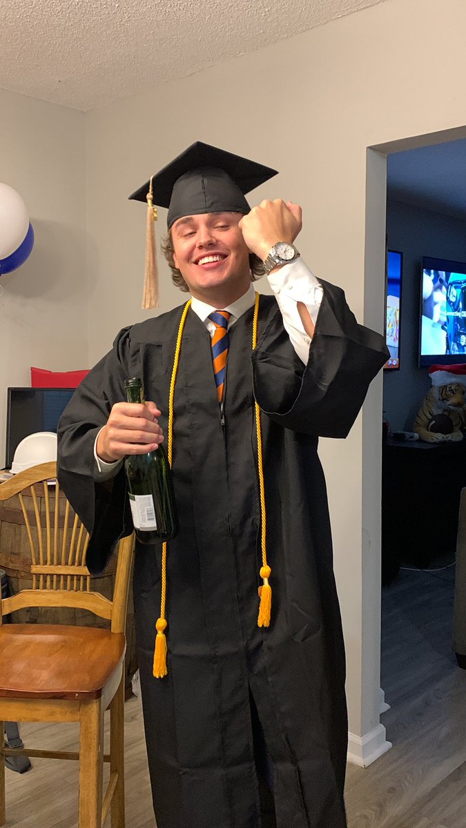 Congratulations to our very own former D3 basketball phenom and 2023 football picks champion <a href="/gcope34/">Graham Copeland</a> on graduating tonight from <a href="/AuburnU/">Auburn University</a>. #Shedeurr