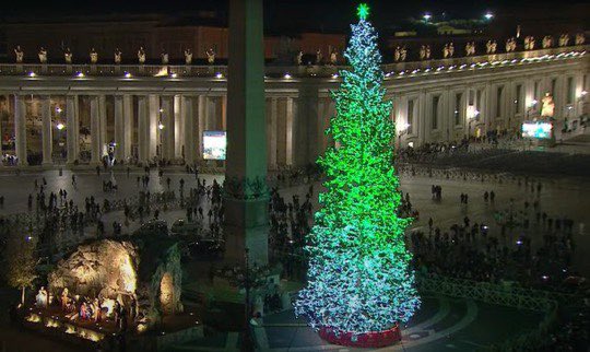RCR750's tweet photo. #Inaugurado junto al árbol de Navidad, el Pesebre en la Plaza de San Pedro. Hace 800 años en el pequeño pueblo italiano de Greccio, San Francisco de regreso de Belén crea el primer nacimiento viviente. Era el 24 de diciembre de 1223. https://t.co/xcSOLnPGLL