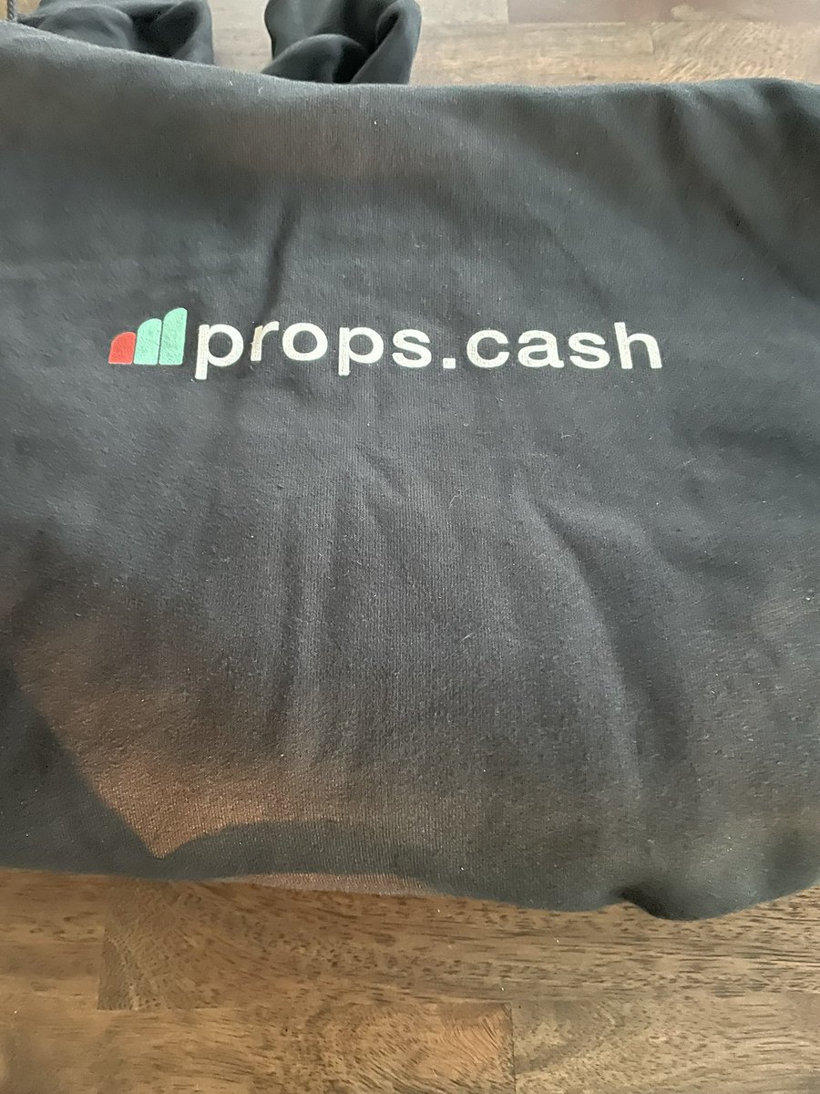 AdamsDigest's tweet photo. 🚨LOTTO GIVEAWAY ALERT🚨

Got a sick hoodie today 🔥🔥

To CELEBRATE..

If just 2 of these hit, I’ll give 5 people their first months of @propsdotcash for FREE!

Must be a follower, Like and RT this post! 

#GamblingCommunity #NHLPicks 
#GiveawayAlert https://t.co/uxE9IlWyMr