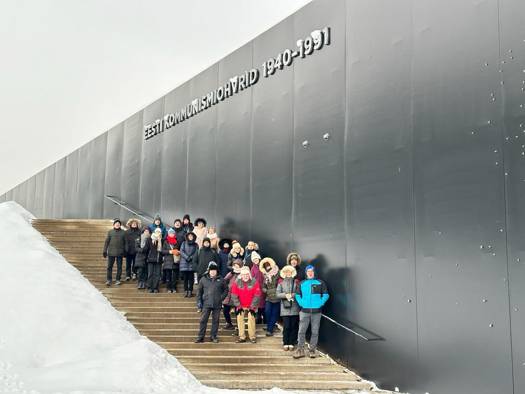 Memorial homenaje a las víctimas del comunismo en Tallin, Estonia. Viaje con miembros, amigas y amigos oscenses del @iechto #tallinn_city #comunismo #totalitarismo #totalitarism