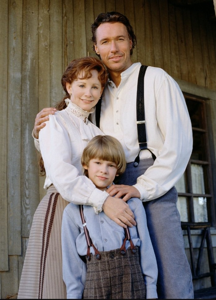 Silversmeasures's tweet photo. This is one of the most heartwarming β₯οΈ Christmas π movies π¬ I have ever seen. It is one to watch on a cold π₯Ά winter's night π. With the door locked π, heating on, and a nice hot drink .
Makes the heart melt π. #RoseCameron #HarryWithers #SecretOfGiving #Xmas #western https://t.co/ZjuM4DUueo