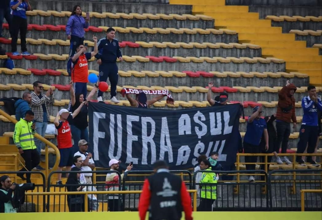 zapata_renato's tweet photo. VOLVEMOS A SER CLUB
A$UL A$UL NO ES LA @udechile
NO + S.A.
A$UL A$UL PASIÓN POR EL DINERO
FUERA A$UL A$UL !!!
FUERA CRU$ARTOR !!!
#FueraAzulAzul #AzulAzulNoEsLaU #FueraSA #VolveremosASerClub #VamosLaU #FueraCrusartor
#FueraSartor #NoMasSA https://t.co/JiCe1zbMu9