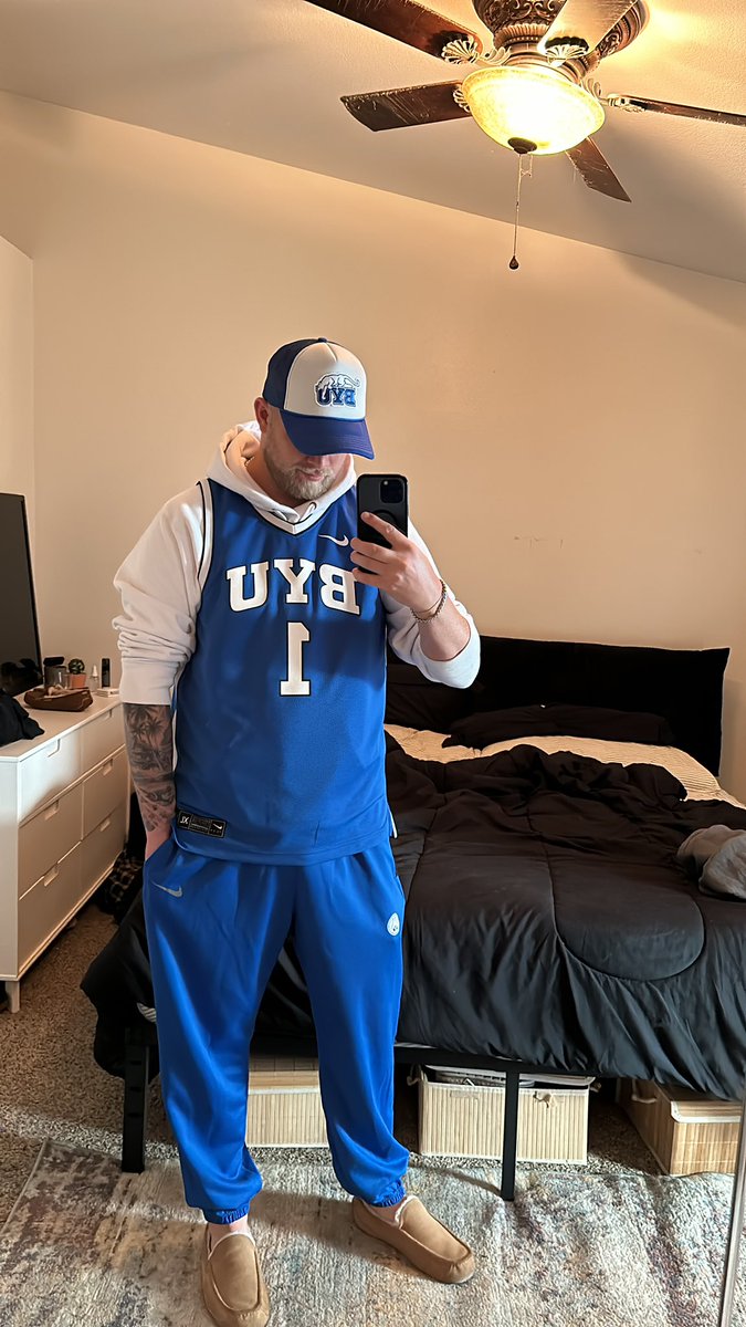 TealCoug's tweet photo. Ready for tip off πππ»
Signed up for sling just to have the silly #Pac12Network π€¦πΌββοΈ
#GoCougs #BYU #Ink #InkedCougar #BeatUtah #Big12 https://t.co/HylNq15PcS