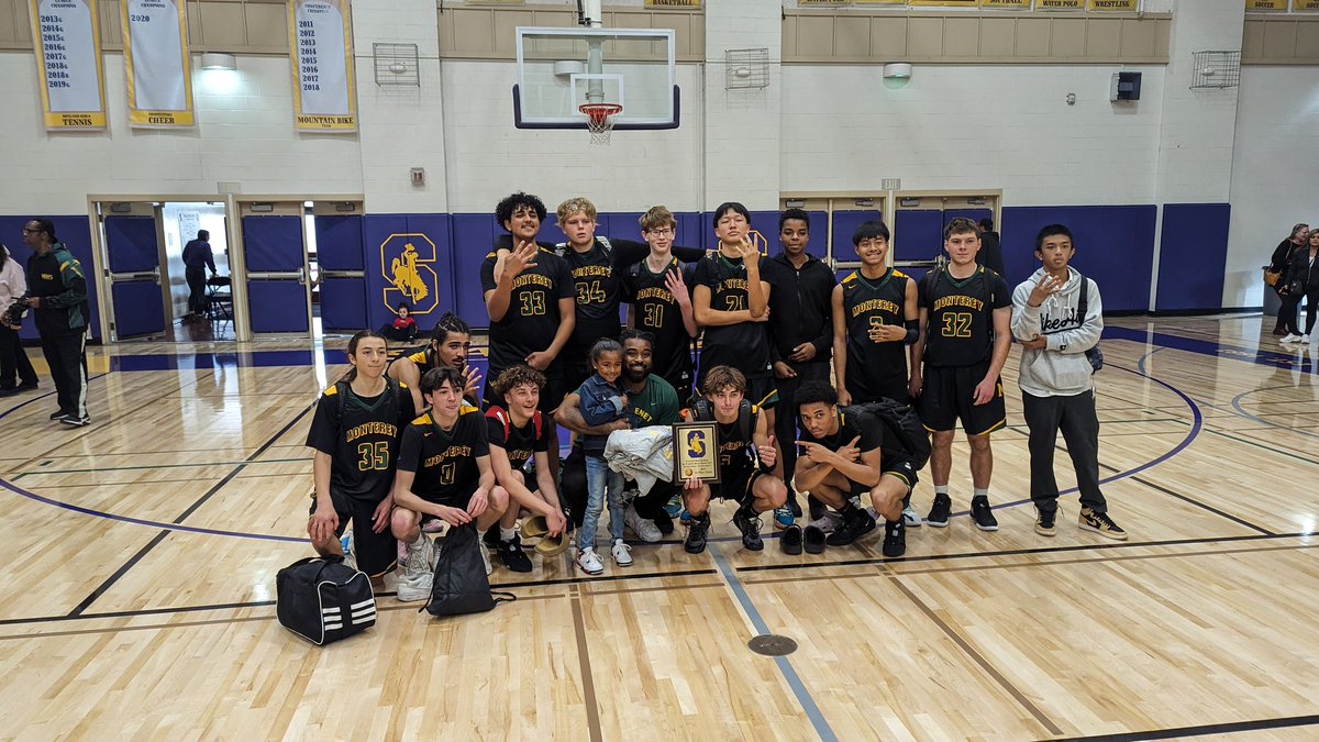 Proud of Coach Dunny and the J.V. for winning the Salinas JV tournament...Go Dores 💚💛💚💛