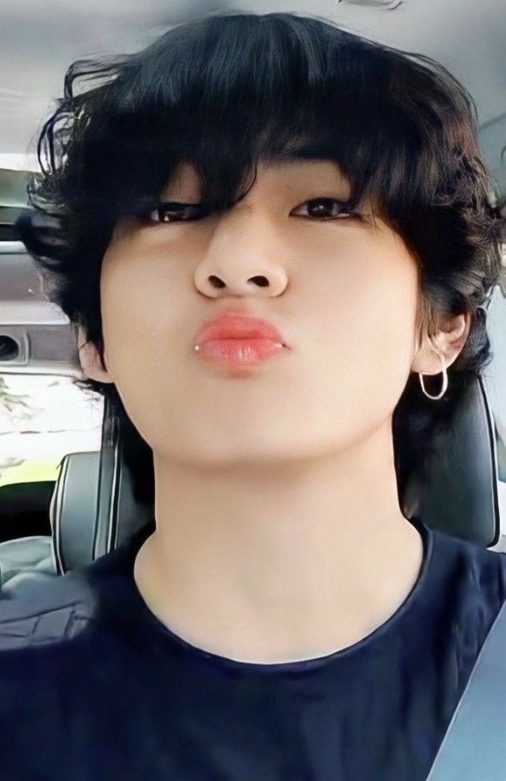 Natalie_shinee's tweet photo. Wszystkiego najlepsze wróć do nas szybciutko cały i zdrowy a także szczęśliwy kocham cię  #AdvanceHappyBirthdayTaehyung https://t.co/MeA6bXAEjR