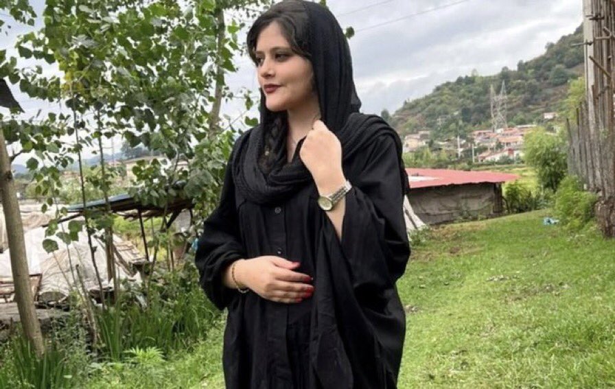 visegrad24's tweet photo. The regime in Tehran has stopped the parents &amp; brother of Mahsa Amini from boarding a plane for Paris

On Tuesday, they are to be in Strasbourg to accept the European Parliament’s Sakharov Freedom Award on behalf of their daughter

Their passports have been taken from them. https://t.co/YXzzNJgu9m