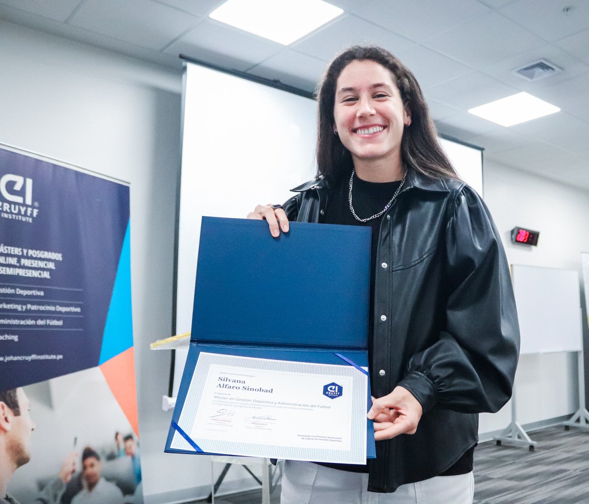 silvanalfaro01's tweet photo. Graduación del Máster en Gestión Deportiva y Administración de Fútbol en Johan Cruyff Institute 🎓

Gracias a todos los que me acompañaron en este camino, especialmente al grupito de siempre 🫶🏻 https://t.co/cOQFC7luwI