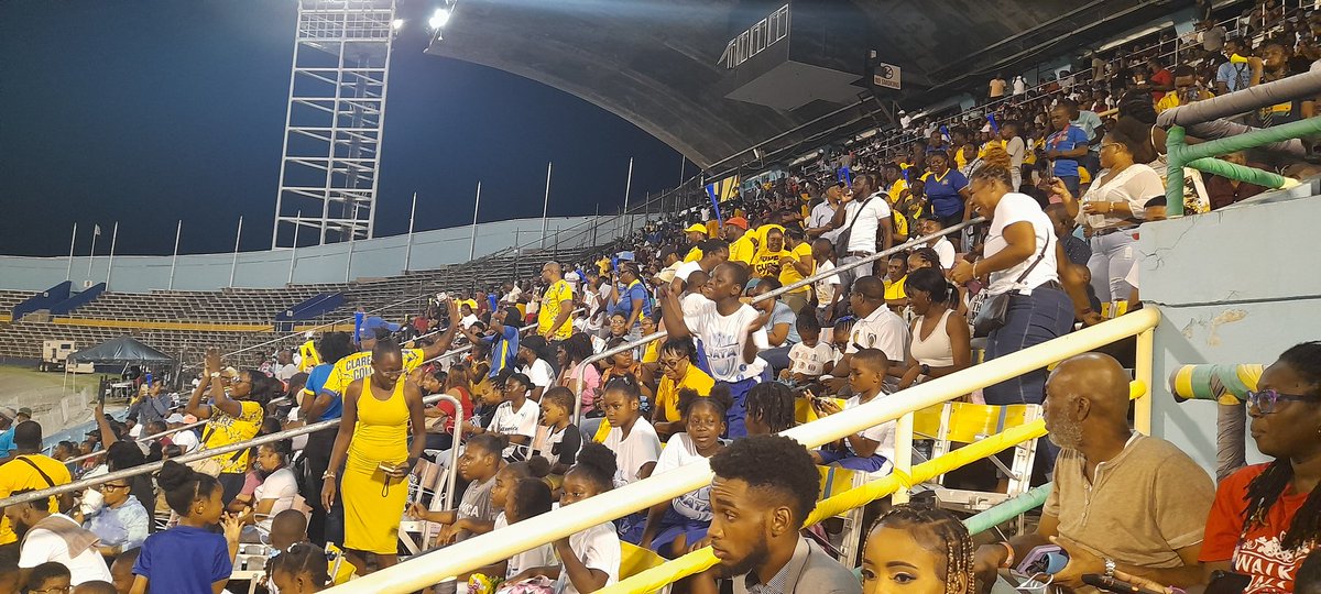 CaroleBeckford's tweet photo. Nice crowd #DacostaCupFinal https://t.co/XzVWhA1bMt