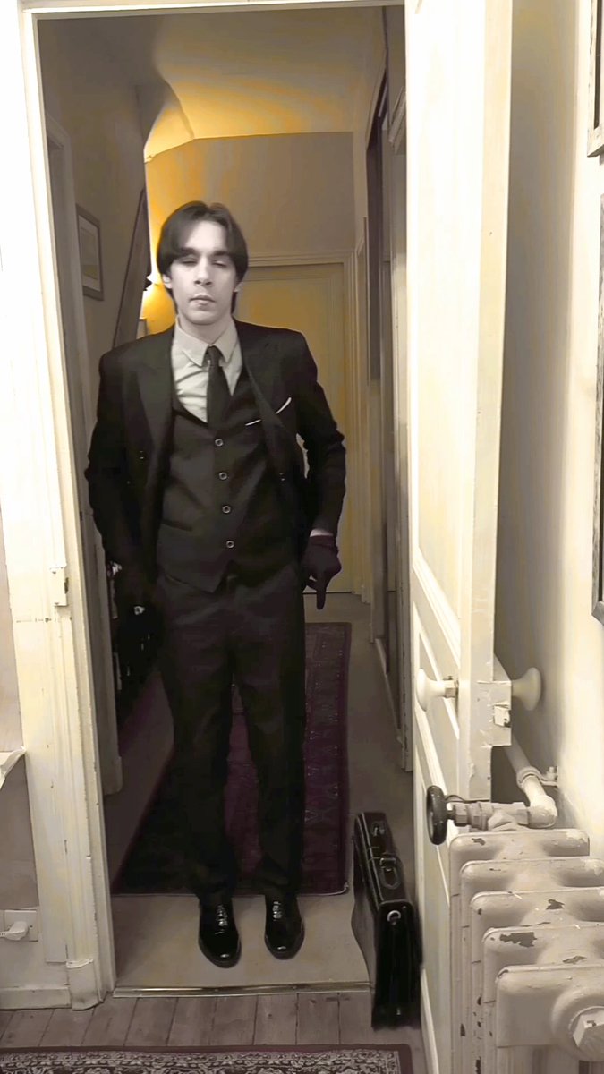 Ciel_PthWindsor's tweet image. His Royal Highness the young Earl Maxwell Mitford goes to the inauguration dinner of the new luxurious hotel in the VIP room of the parent company of which he is general manager, which also includes jewelry stores, haute couture brands and a car manufacturer #youngmodel