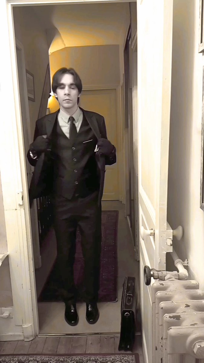 Ciel_PthWindsor's tweet image. His Royal Highness the young Earl Maxwell Mitford goes to the inauguration dinner of the new luxurious hotel in the VIP room of the parent company of which he is general manager, which also includes jewelry stores, haute couture brands and a car manufacturer #youngmodel