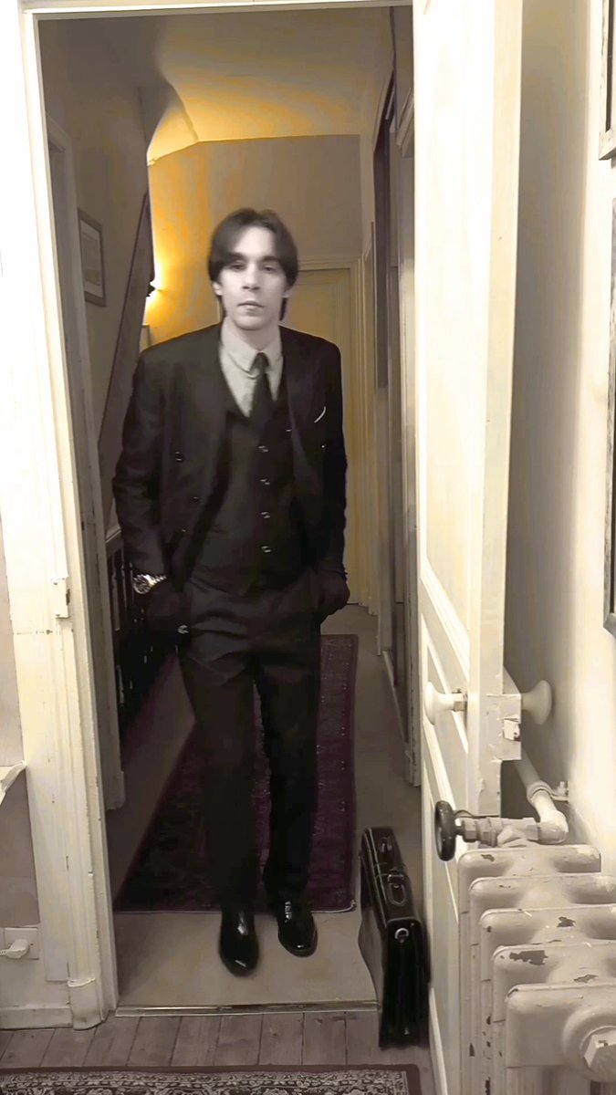 Ciel_PthWindsor's tweet image. His Royal Highness the young Earl Maxwell Mitford goes to the inauguration dinner of the new luxurious hotel in the VIP room of the parent company of which he is general manager, which also includes jewelry stores, haute couture brands and a car manufacturer #youngmodel