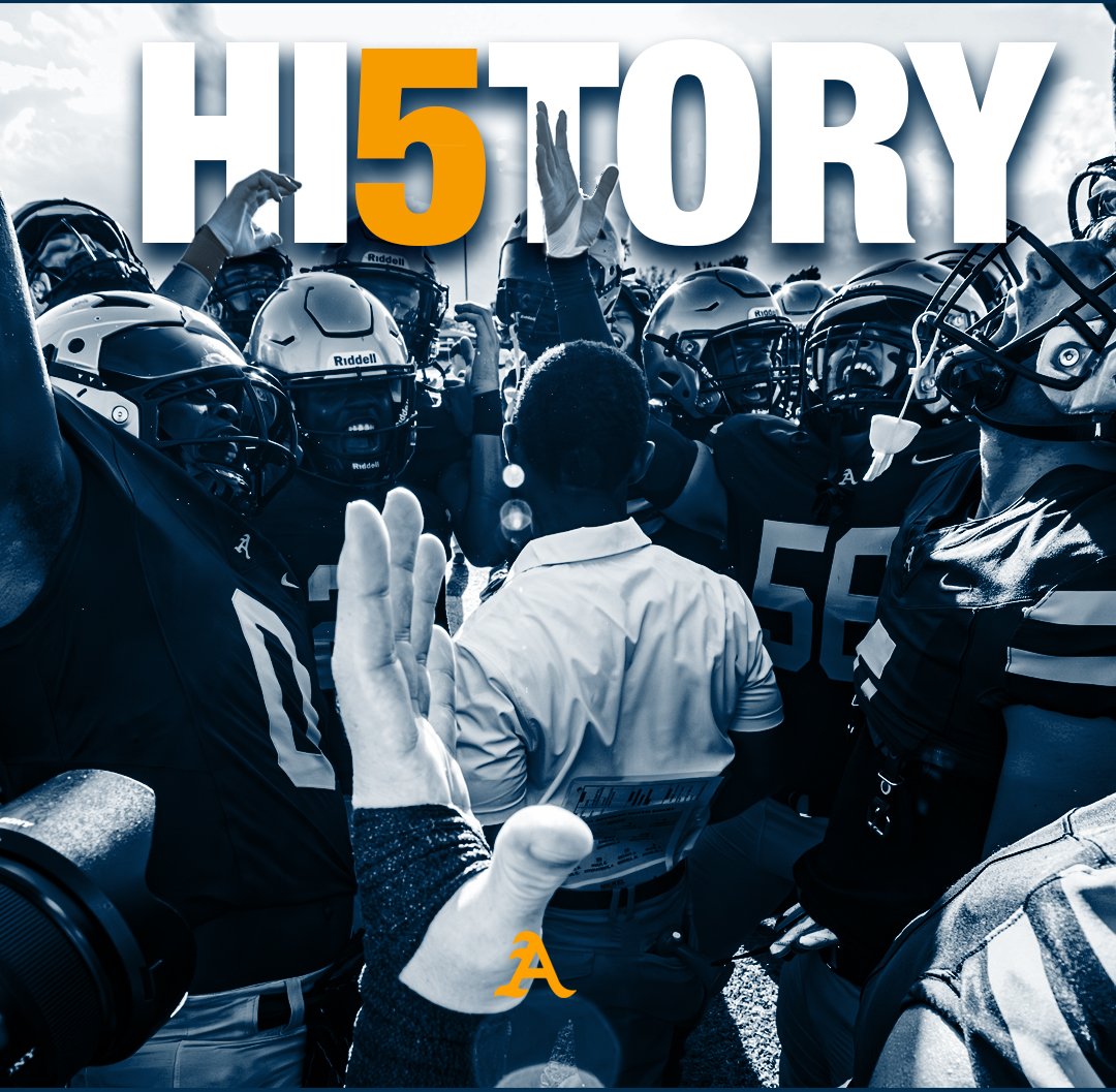 AquinasAthletics tweet media