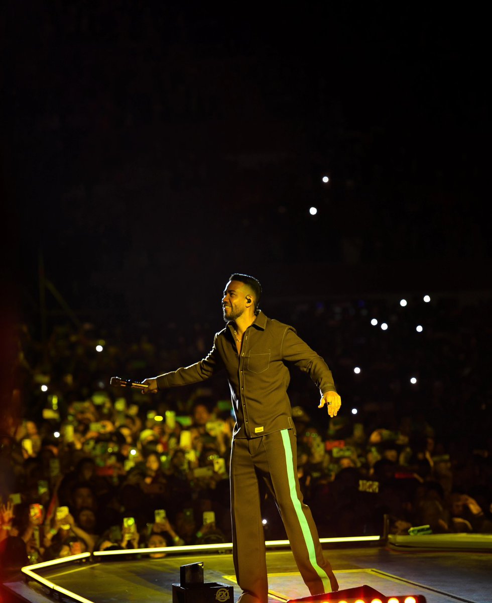 RomeoSantosPage tweet picture